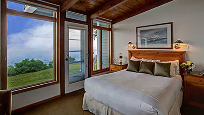 Lakeside and Woodland Views Available Suite with 2 Queens